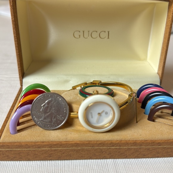 GUCCI Women’s Gold Bangle Watch with Interchangeable Bezels Original Box - Picture 7 of 10